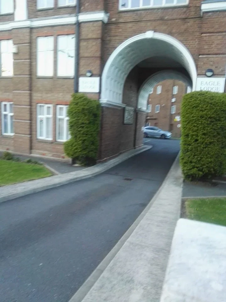Flat Gloucester Gardens in Greater London