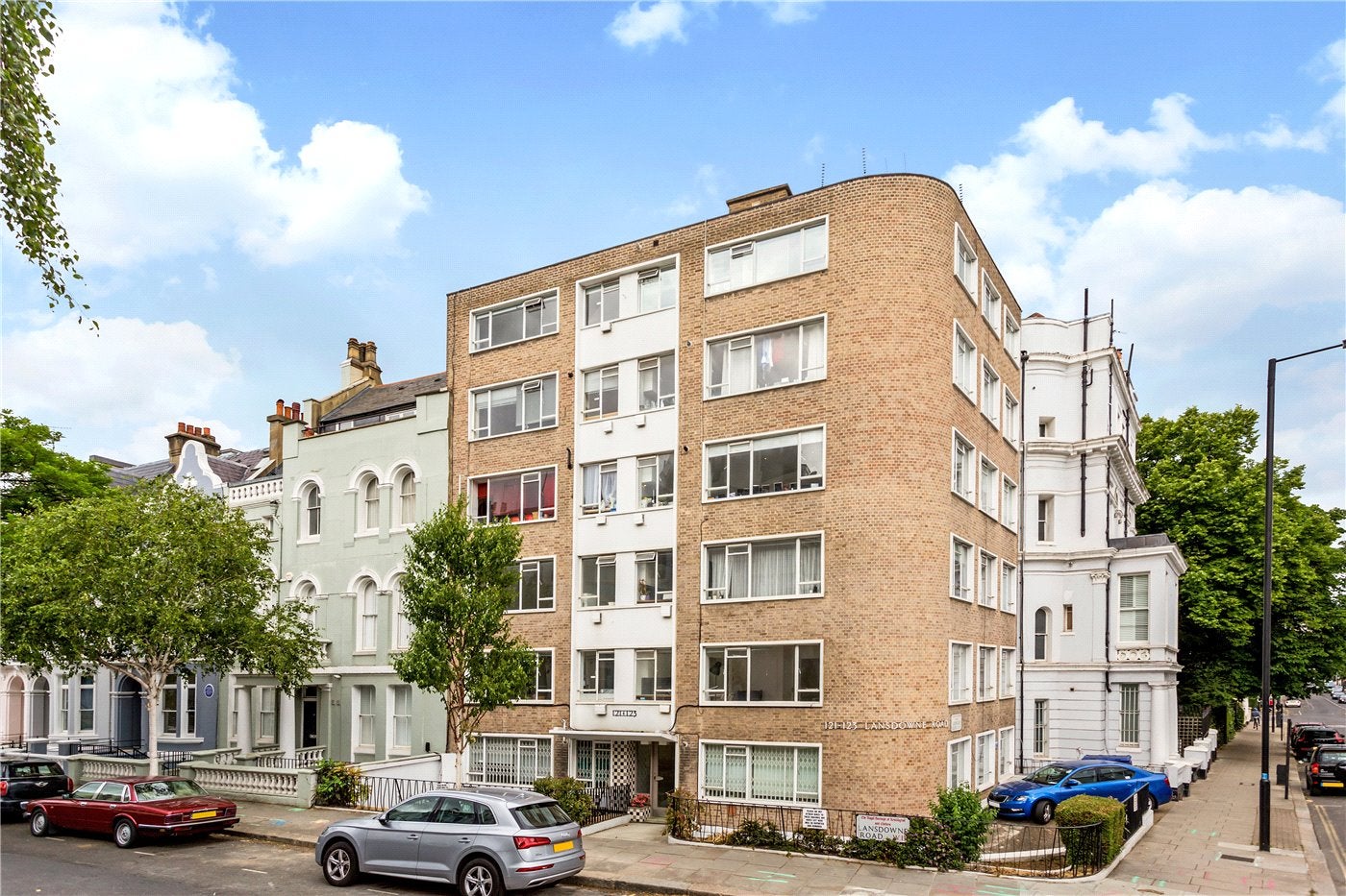 Flat Lansdowne Road in Greater London