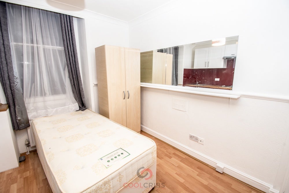 Flat Clanricarde Gardens in Greater London