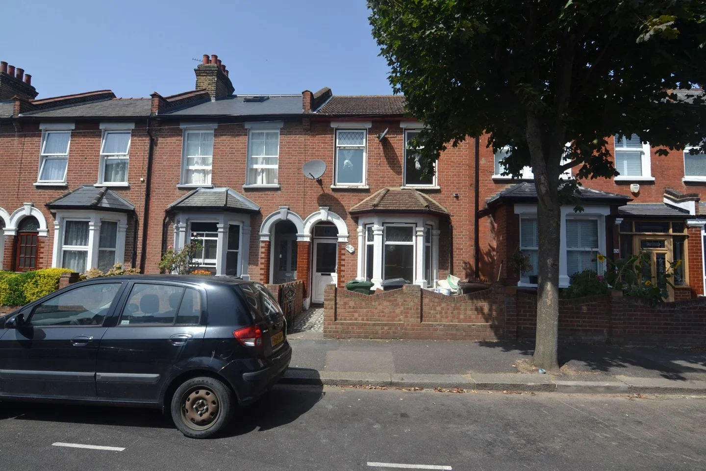 House Grosvenor Road in Greater London