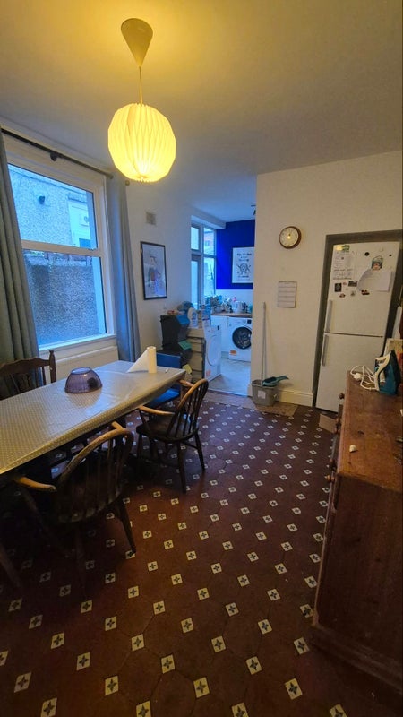 Room Lisvane Street in Cardiff