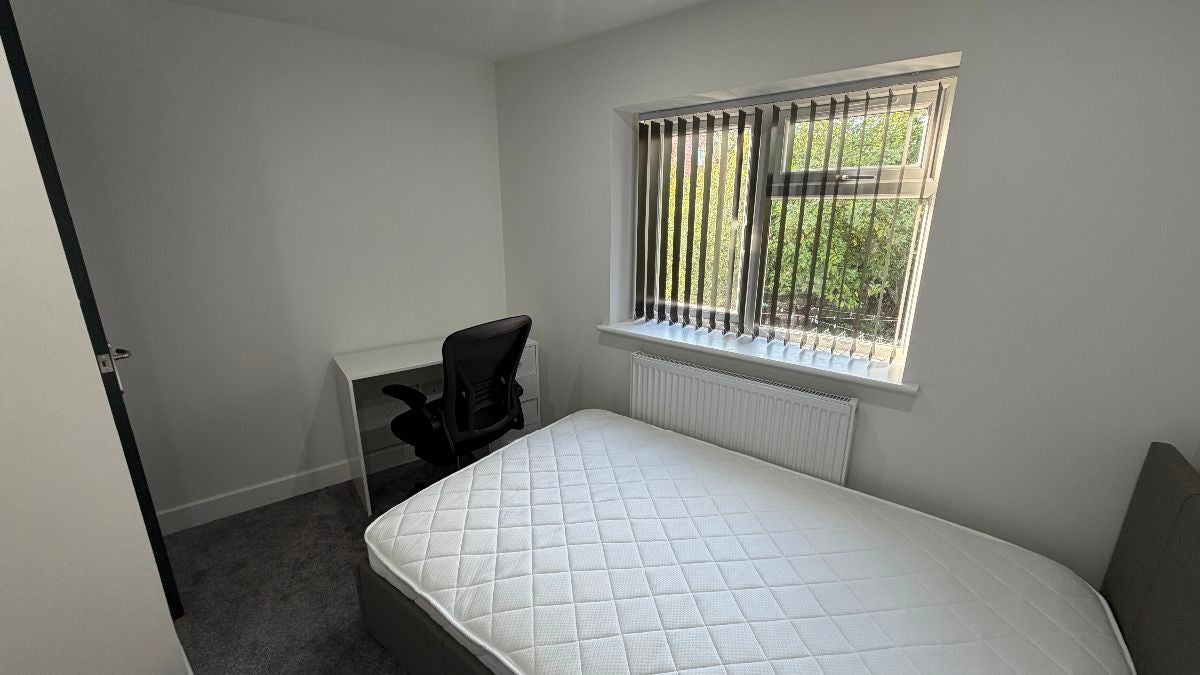 Room Queen Margaret's Road in Coventry