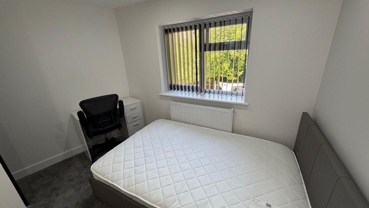 Room Queen Margaret's Road in Coventry