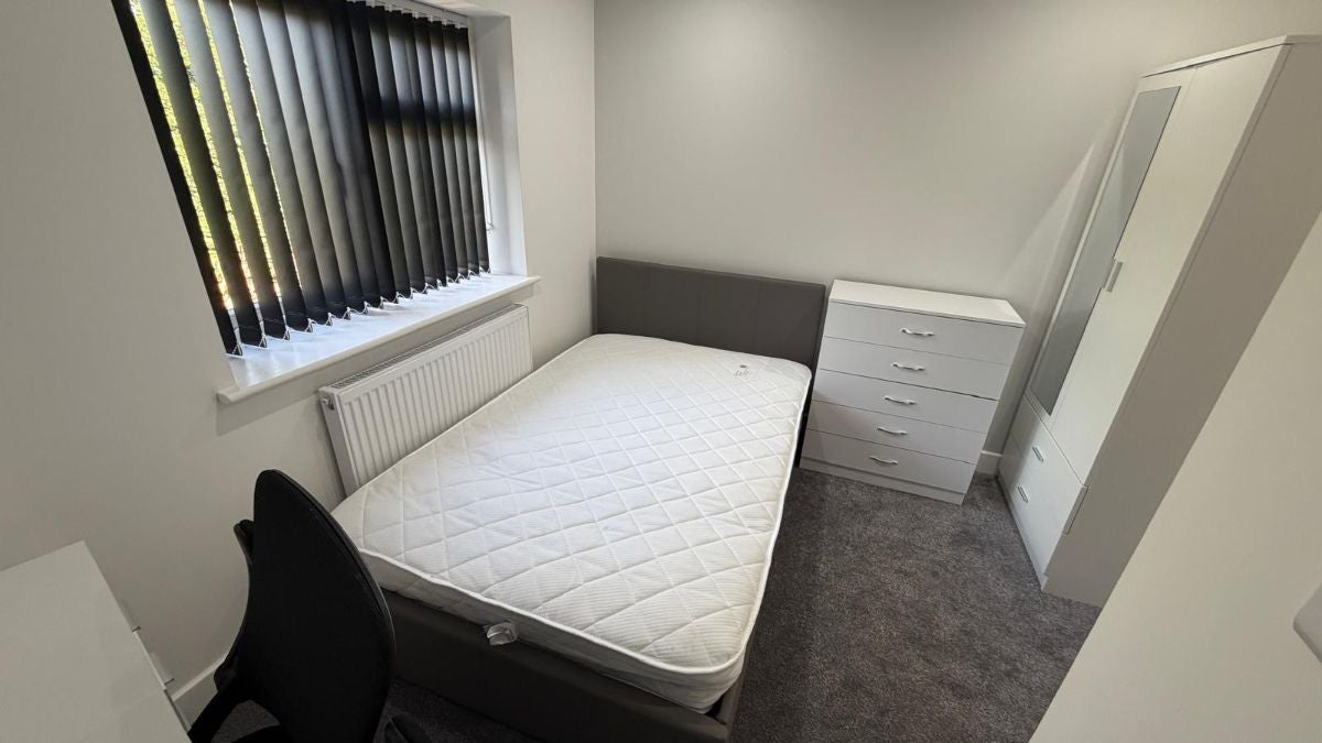 Room Queen Margaret's Road in Coventry