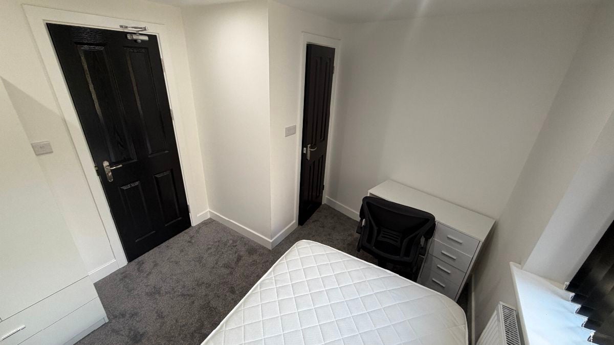 Room Queen Margaret's Road in Coventry