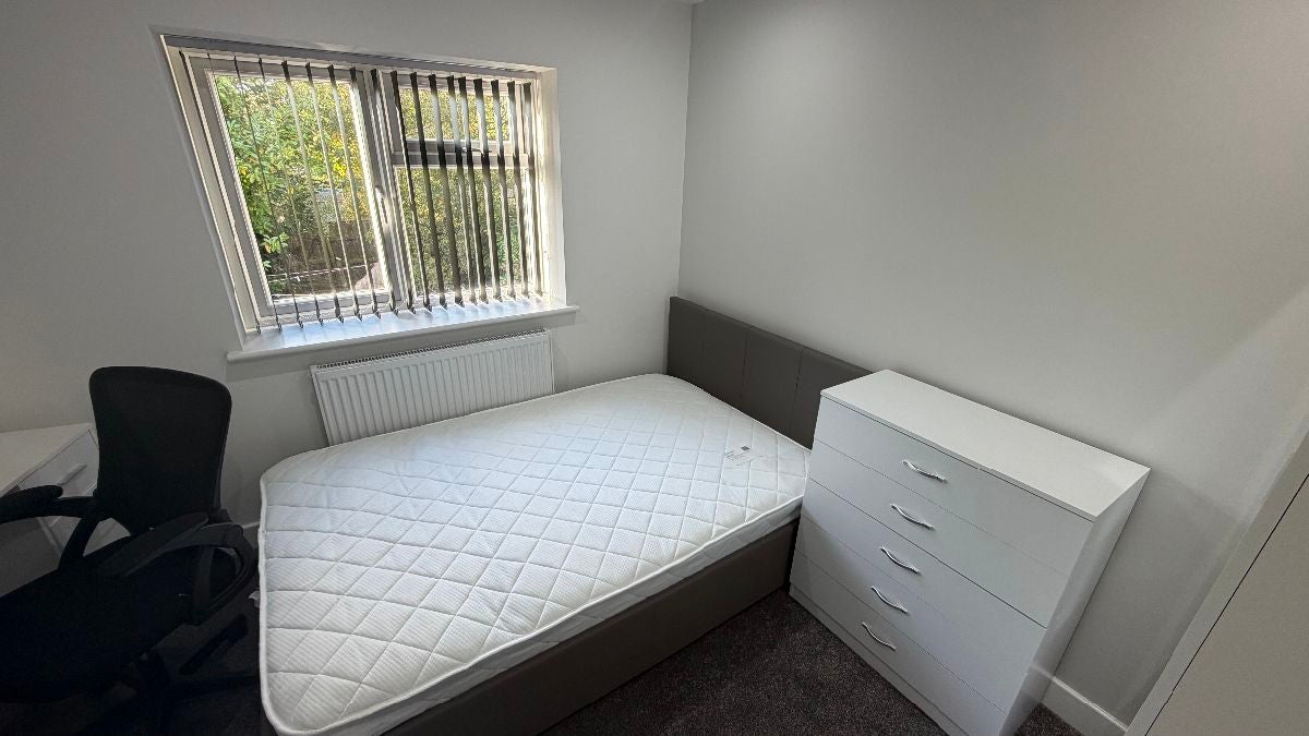Room Queen Margaret's Road in Coventry