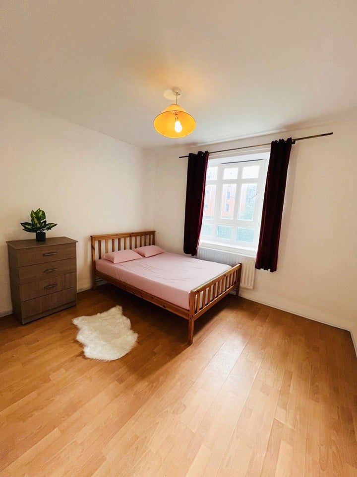 Room Retreat Place in Greater London