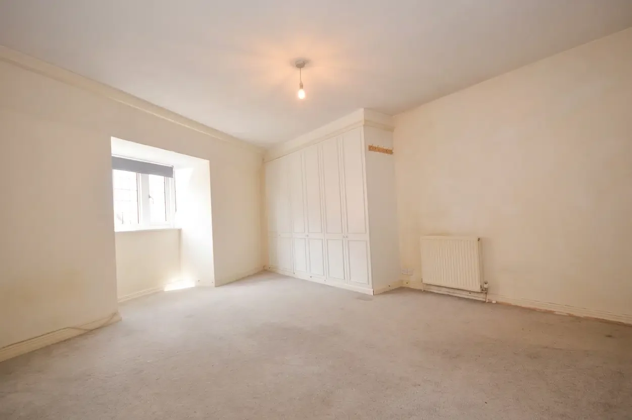 Flat Burkes Road in Beaconsfield