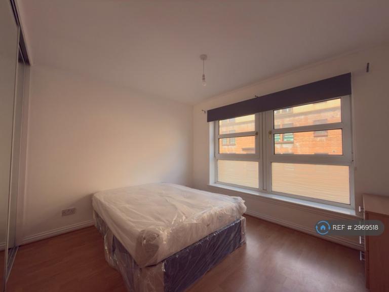 Flat Roxburgh Street in Greenock