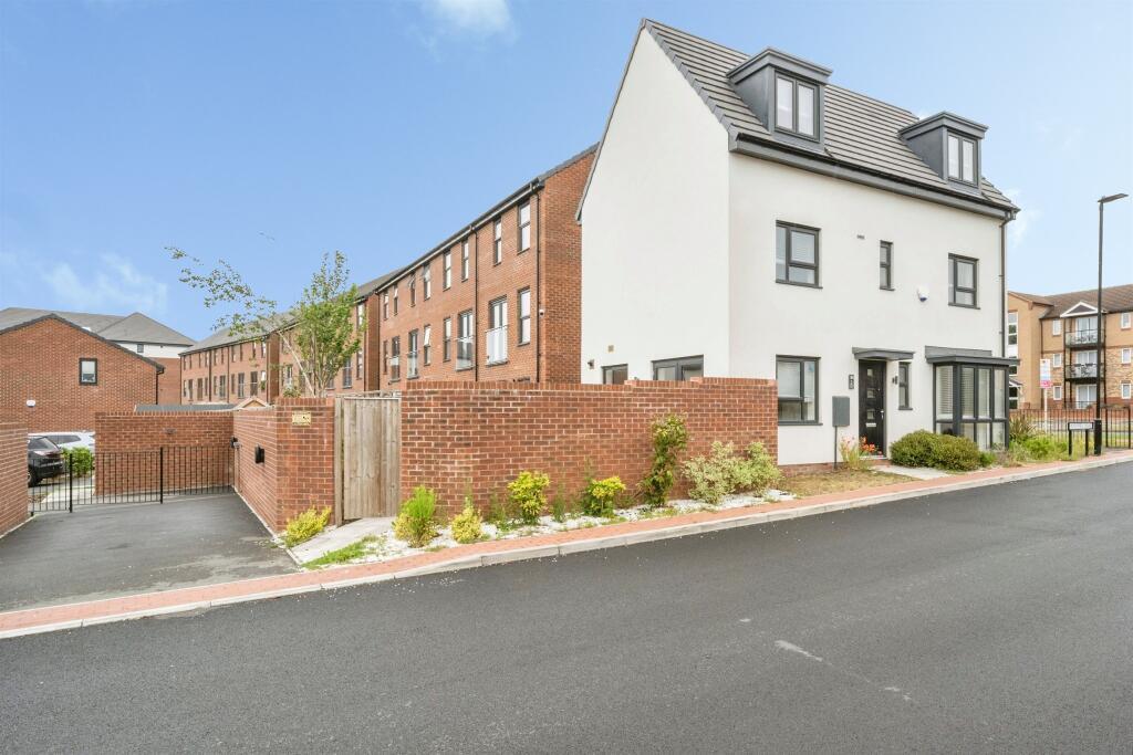 House Sandpiper Drive in Doncaster