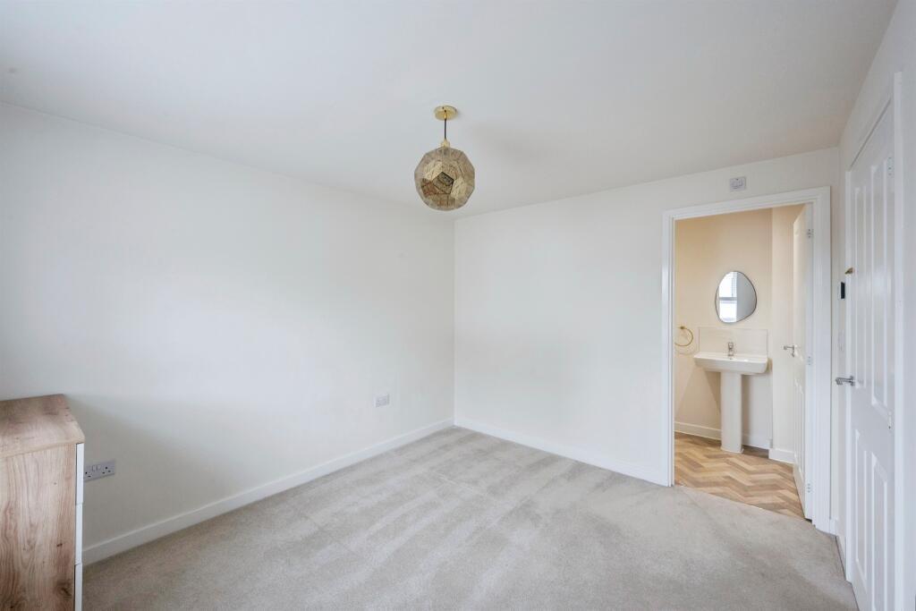 House Sandpiper Drive in Doncaster