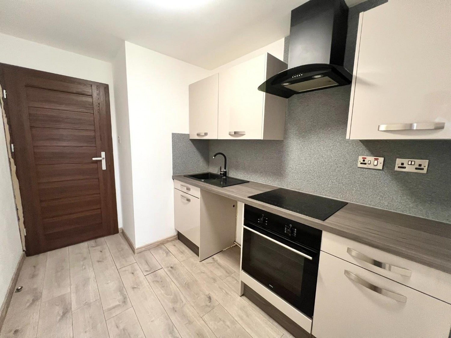 Flat Ferrybridge Road in Wakefield