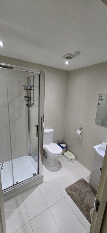 Room Heacham Drive in Leicester