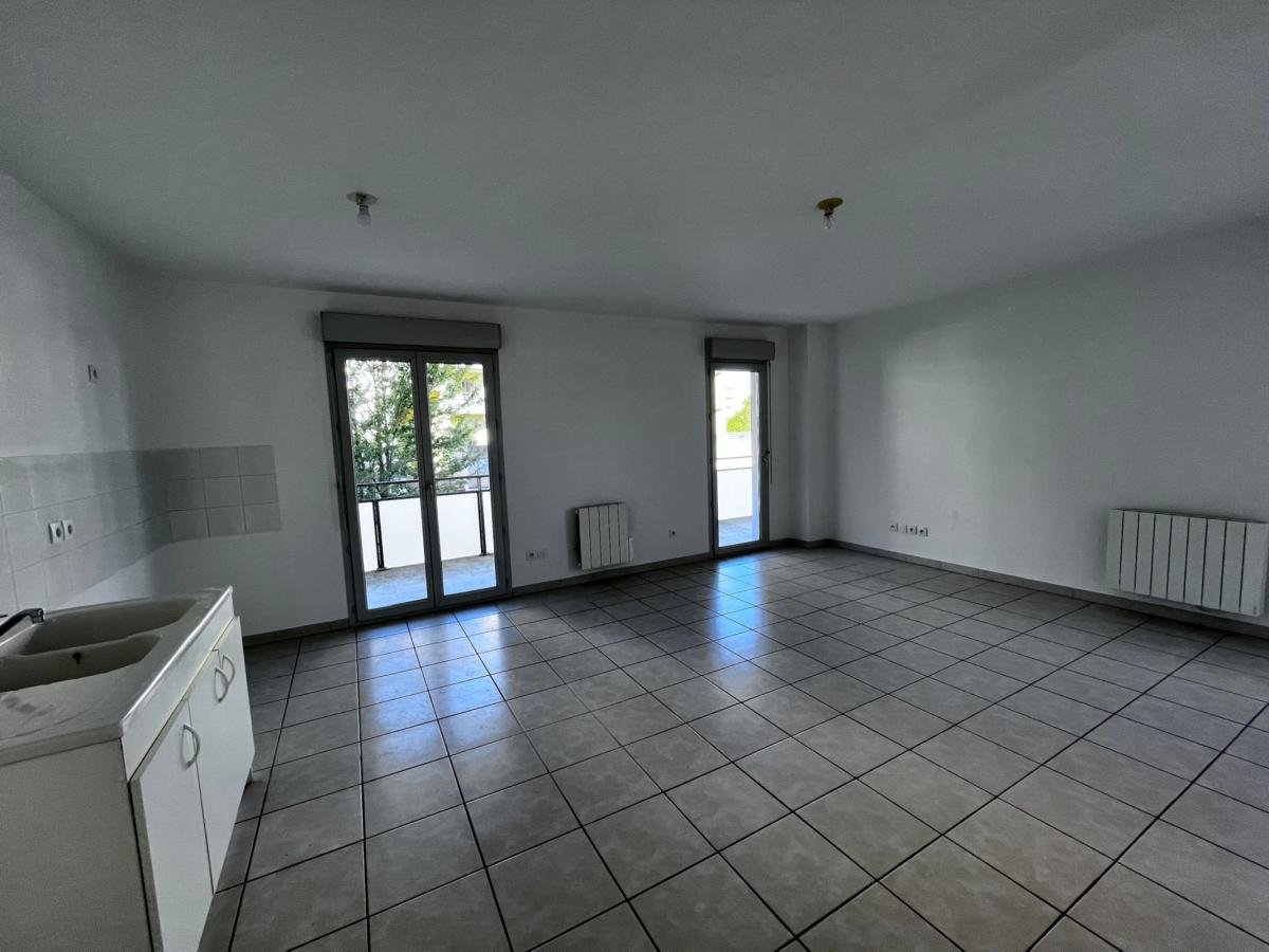 Flat Rue Spartacus in L'Isle-d'Abeau