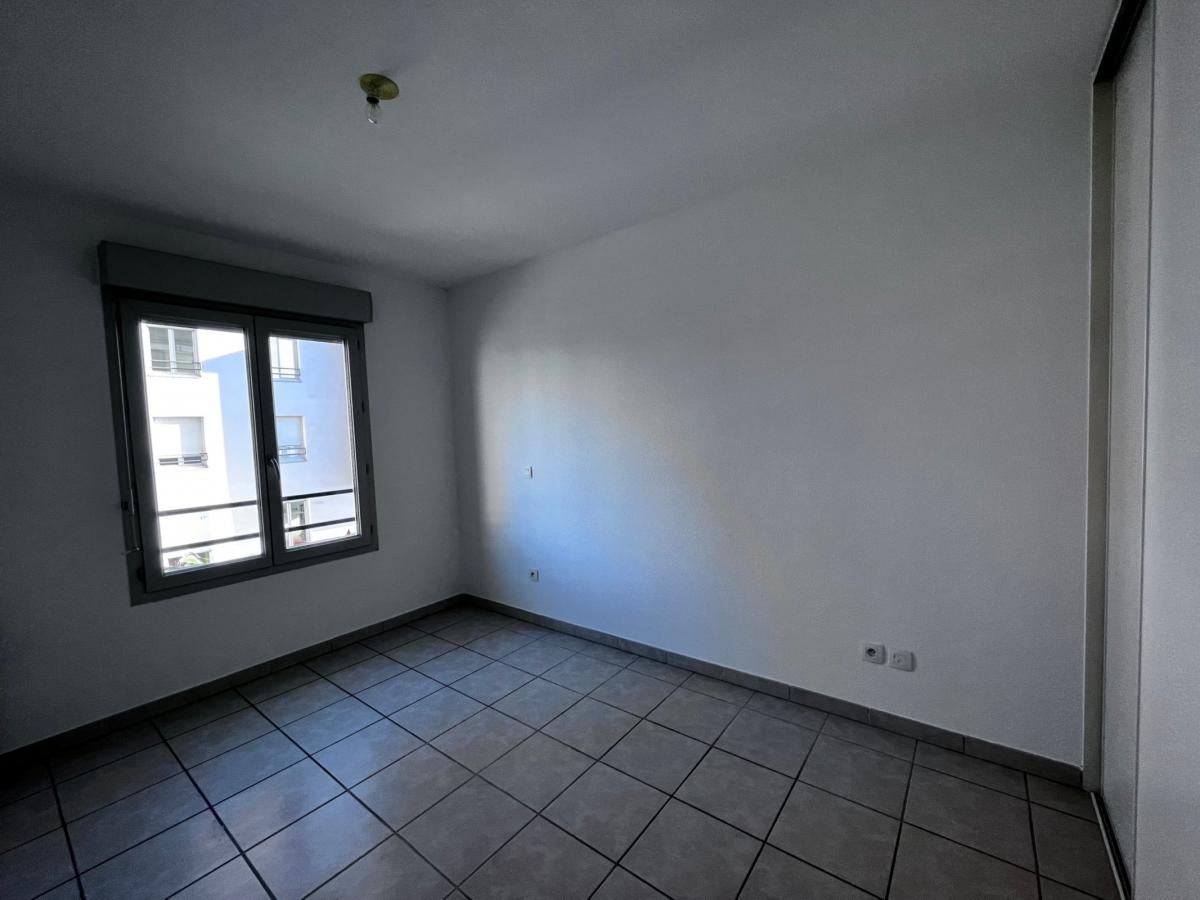 Flat Rue Spartacus in L'Isle-d'Abeau
