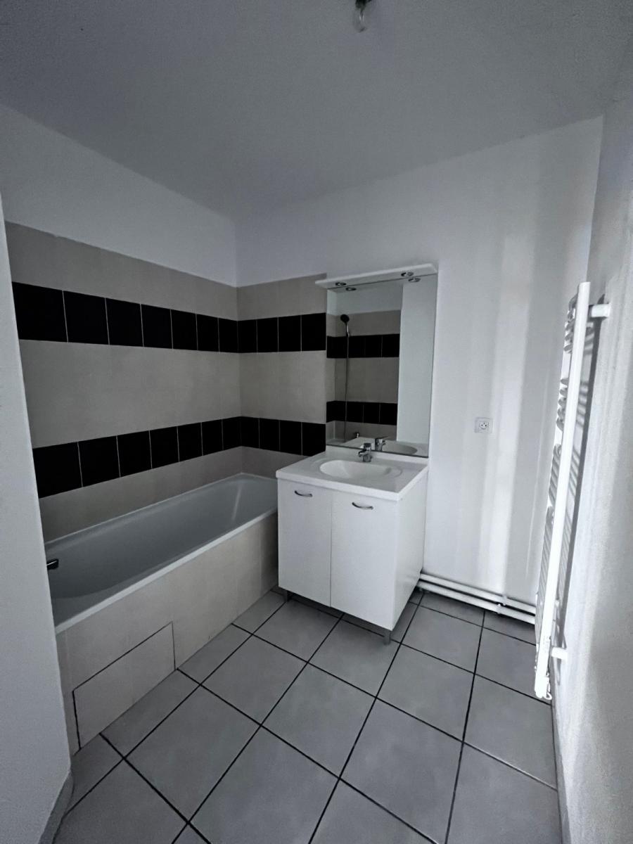 Flat Rue Spartacus in L'Isle-d'Abeau