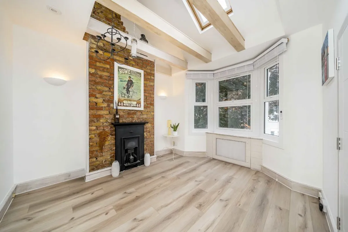 Flat Strathville Road in Greater London