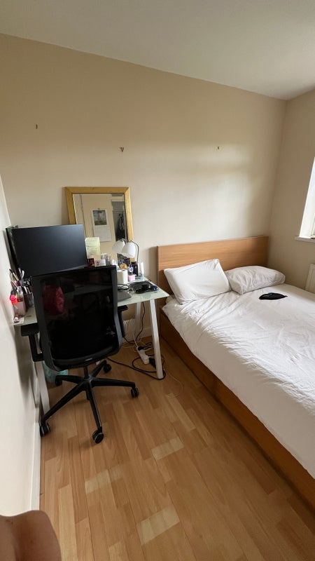 Room Endlesham Road in Greater London