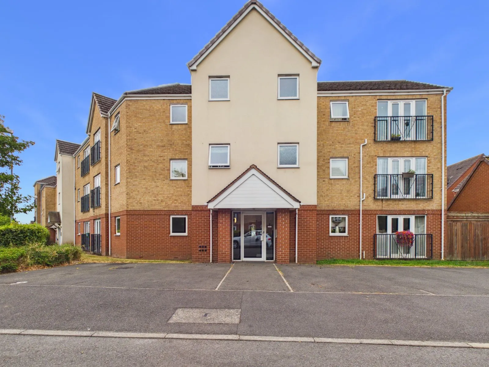 Flat Balmoral Way in Birmingham