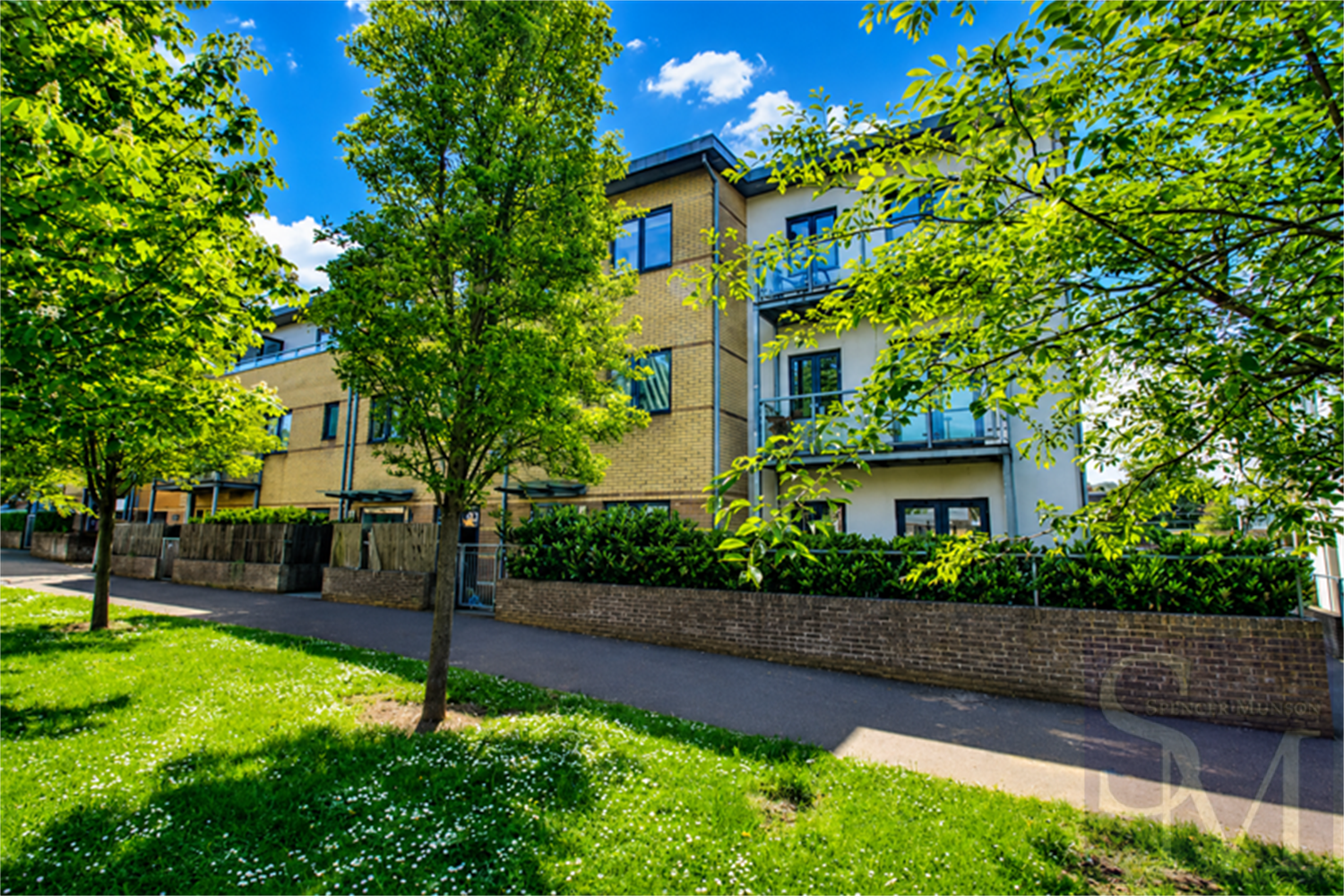 Flat Rollason Way in Brentwood