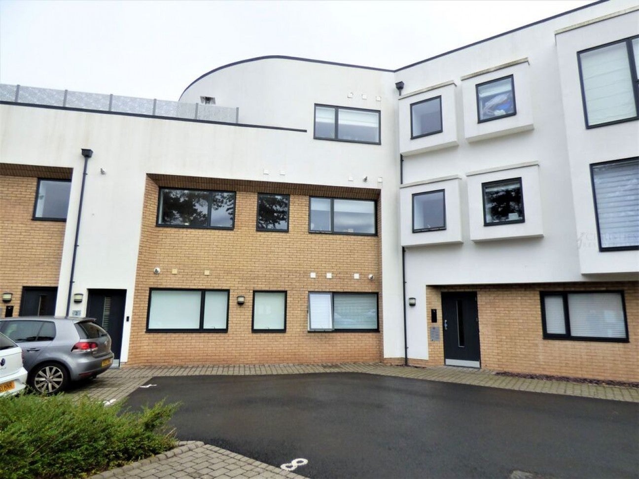 Flat Court Lane in Epsom and Ewell