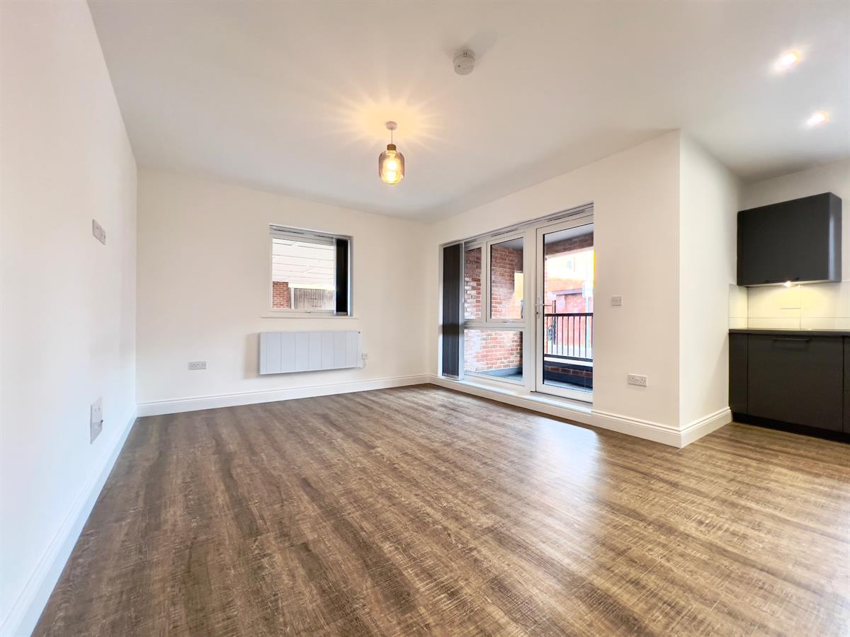 Flat Riverside Close in Greater London