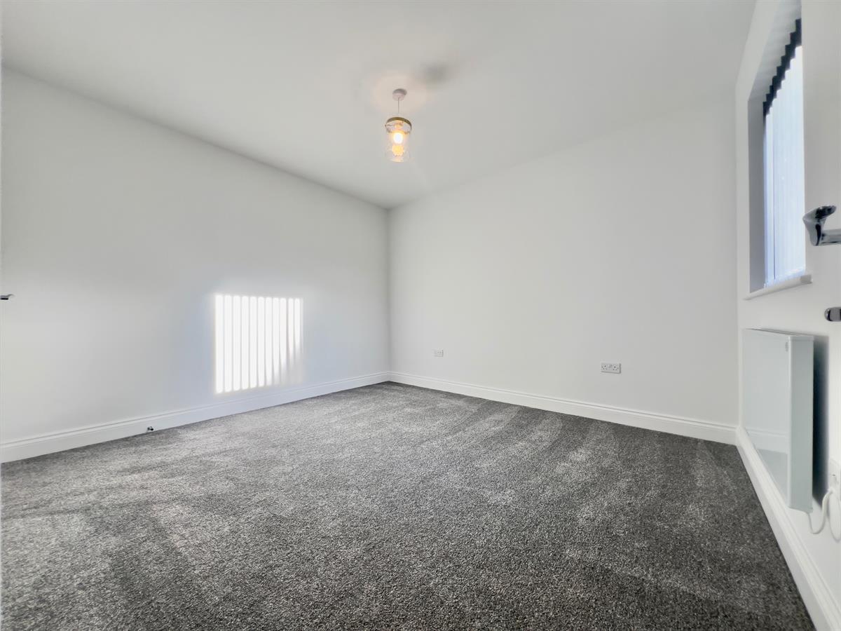 Flat Riverside Close in Greater London