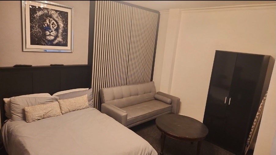 Room Lancaster Road in Greater London