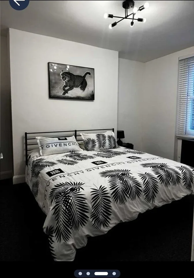 Room Lancaster Road in Greater London