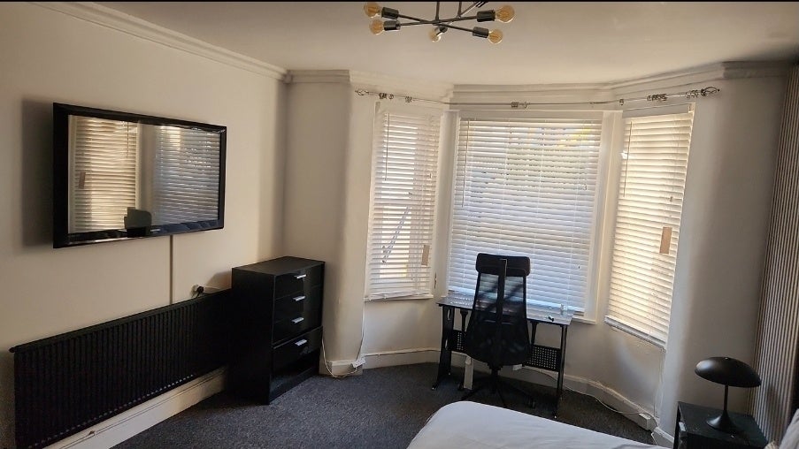 Room Lancaster Road in Greater London
