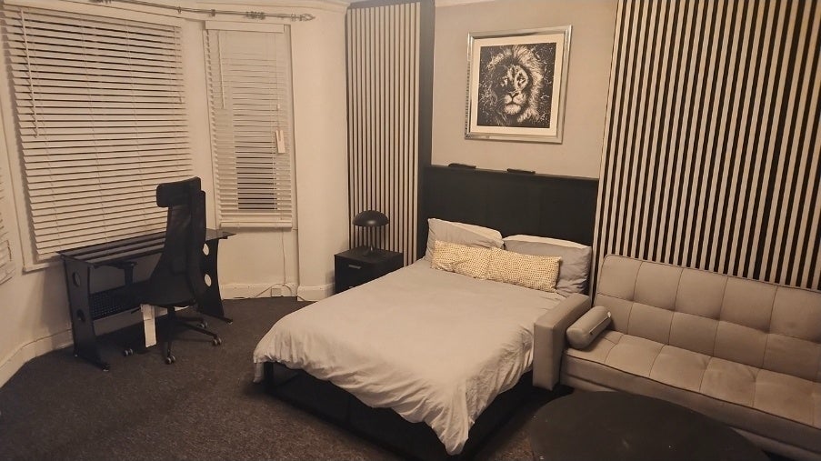 Room Lancaster Road in Greater London