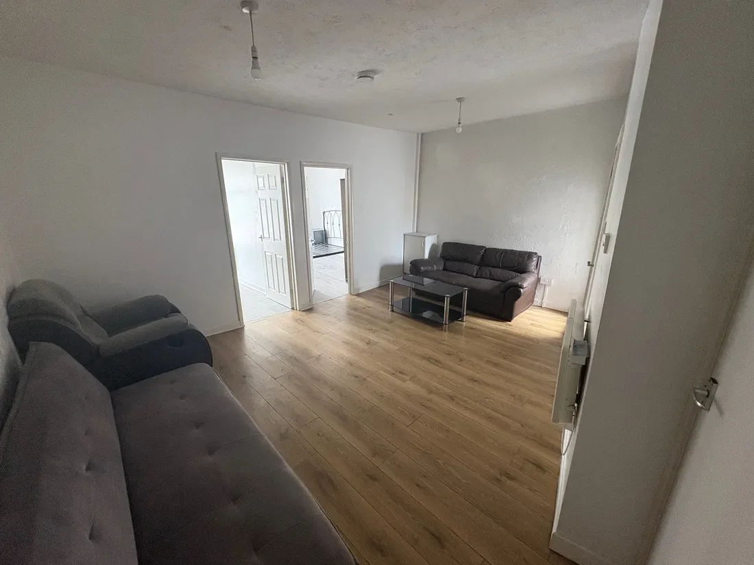 Flat Woodfield Street in Swansea