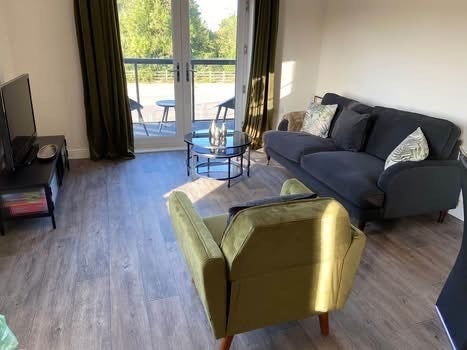 Room Llantrisant Road in Cardiff