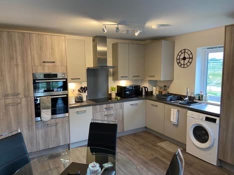 Room Llantrisant Road in Cardiff