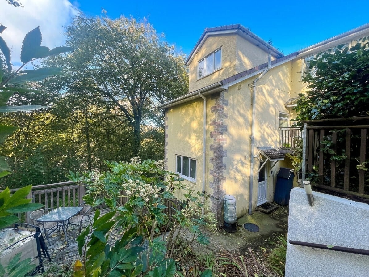 Flat Polean Lane in Looe