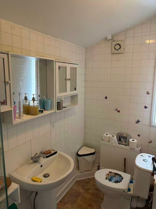 Room Tweed Mouth Road in Greater London