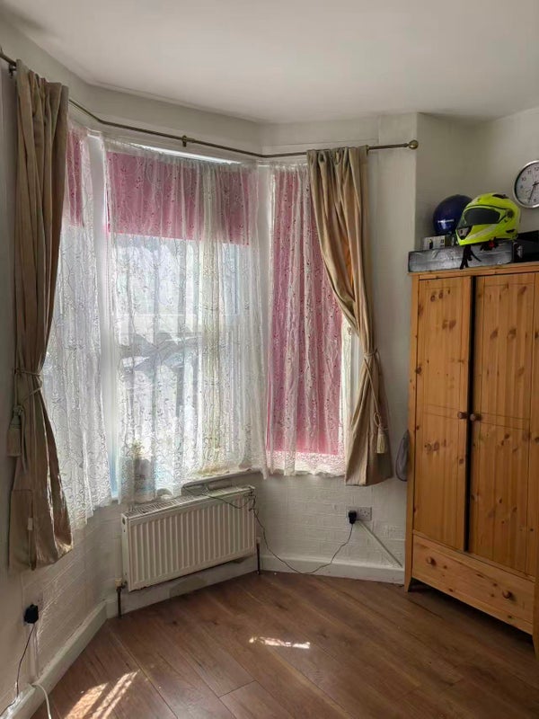 Room Tweed Mouth Road in Greater London