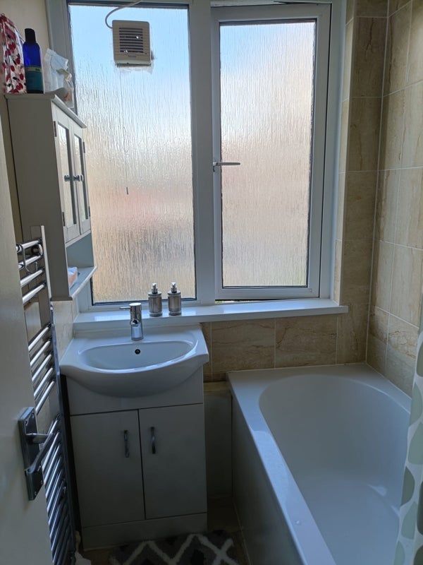 Room Thessaly Road in Greater London