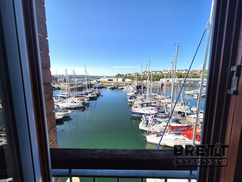 Flat Nelson Quay in Milford Haven
