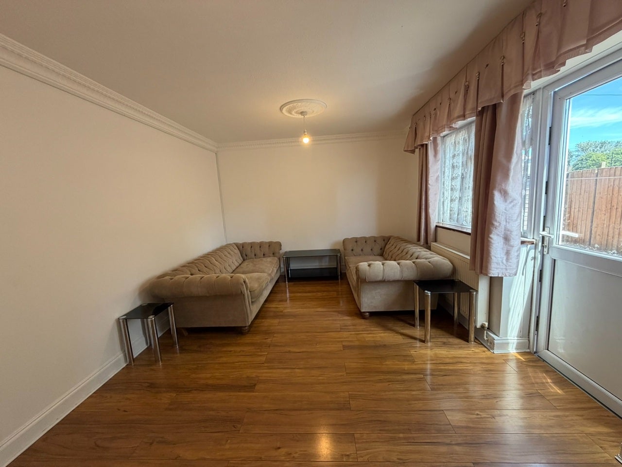 Flat Haldane Road in Greater London