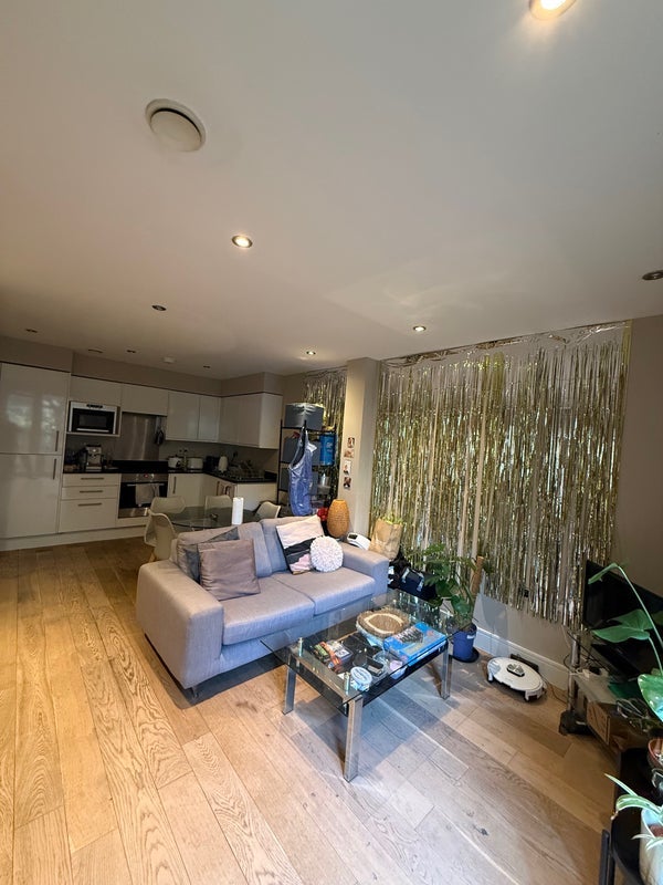 Room Eden Grove in Greater London