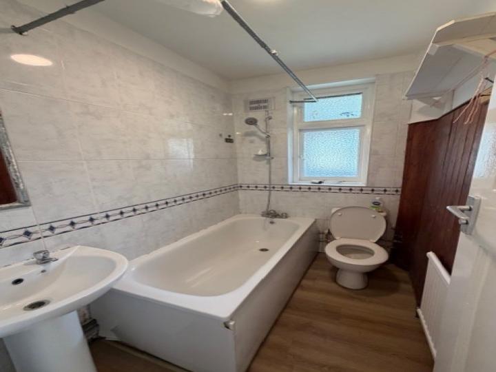 Flat Claybury Road in Greater London