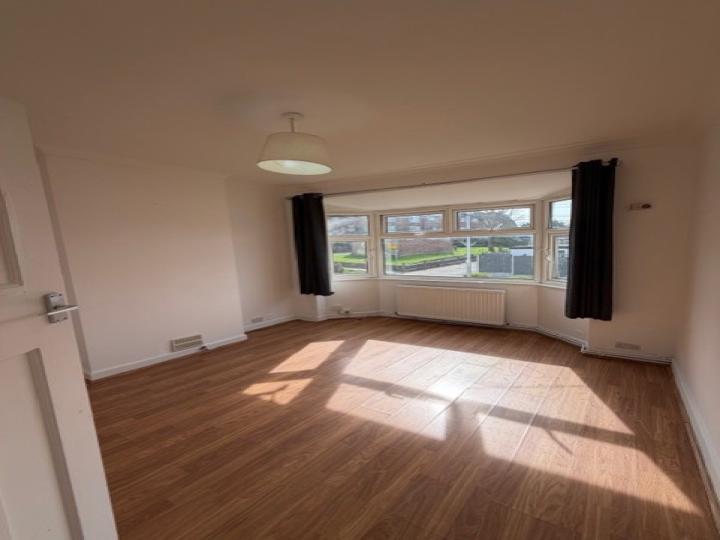 Flat Claybury Road in Greater London