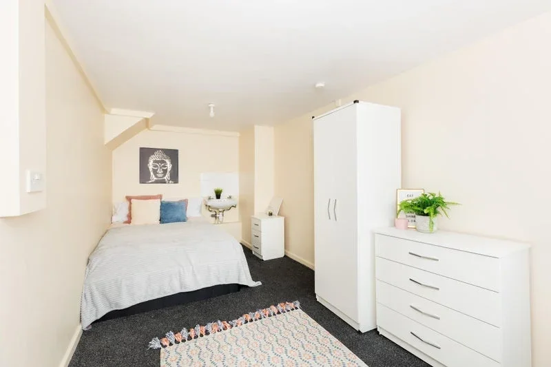 Room Leeson Walk in Birmingham