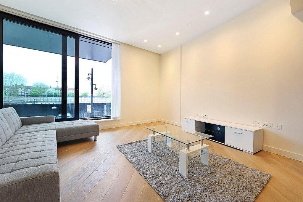 Flat Wood Lane in Greater London