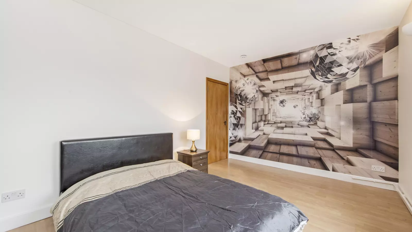 Flat Selsdon Way in Greater London