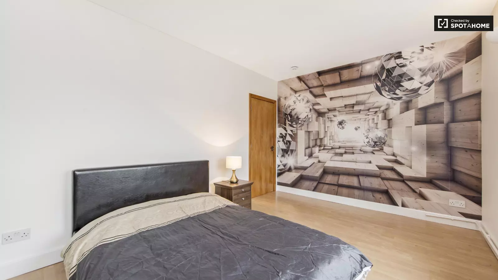 Flat Selsdon Way in Greater London