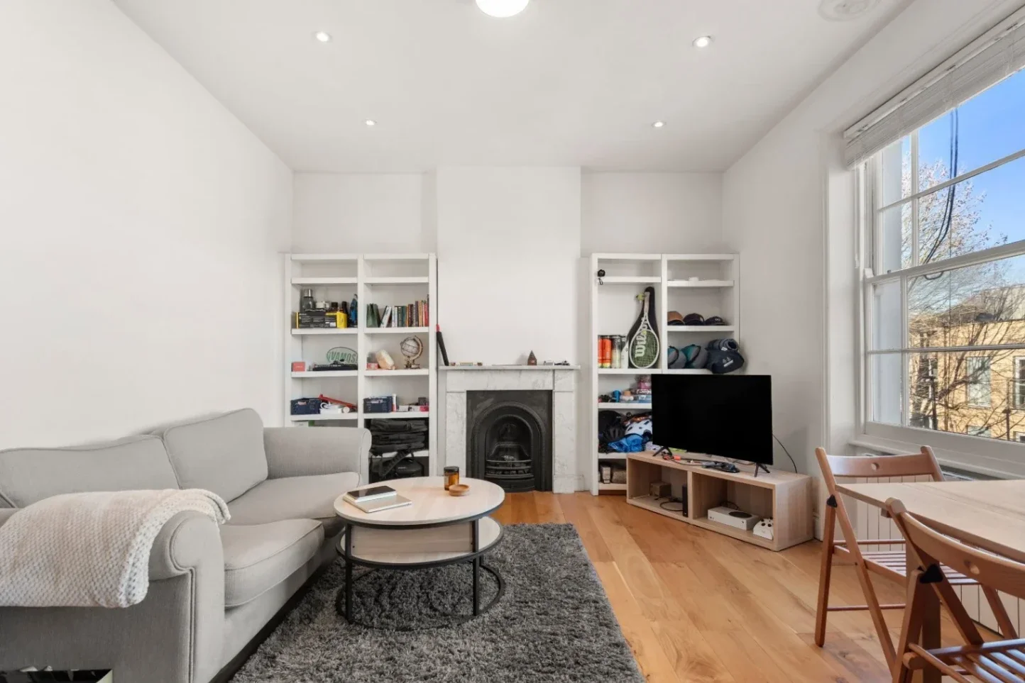 Flat Murray Street in Greater London