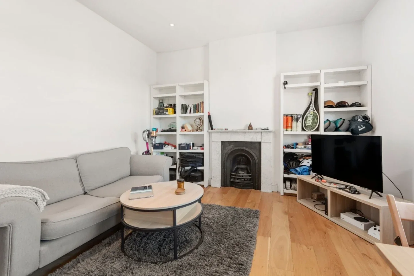 Flat Murray Street in Greater London