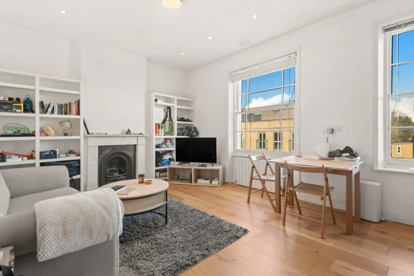 Flat Murray Street in Greater London